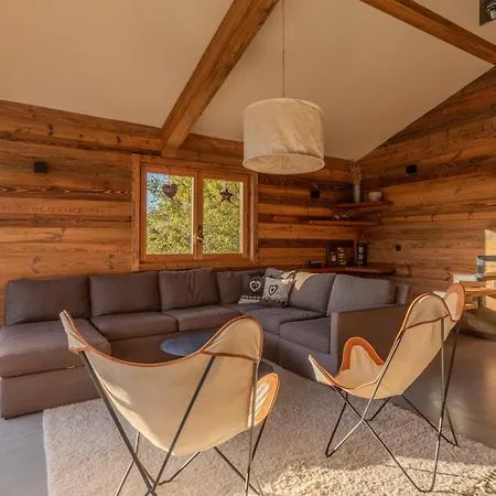 木屋 Family Cottage, Panoramic View *